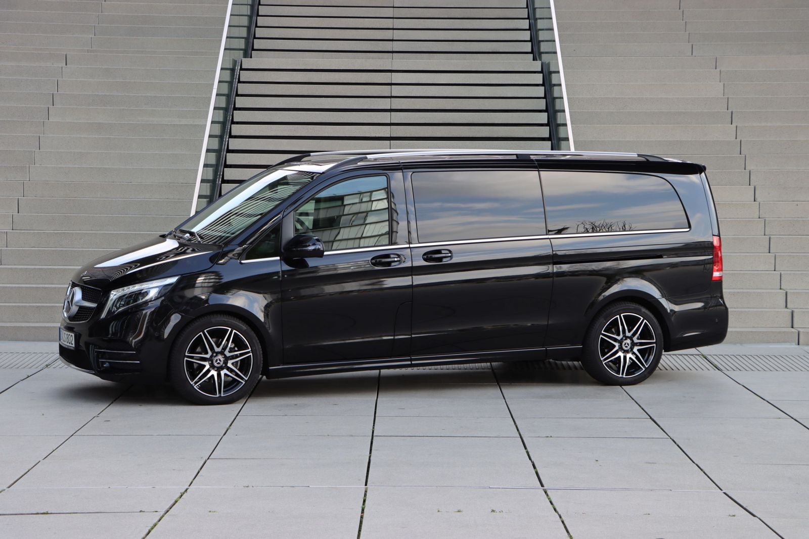Minivan Mercedes V seitlich