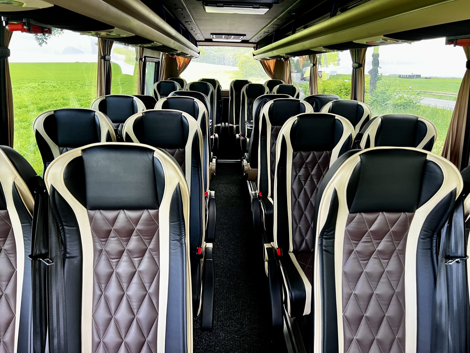 Midibus innen 2