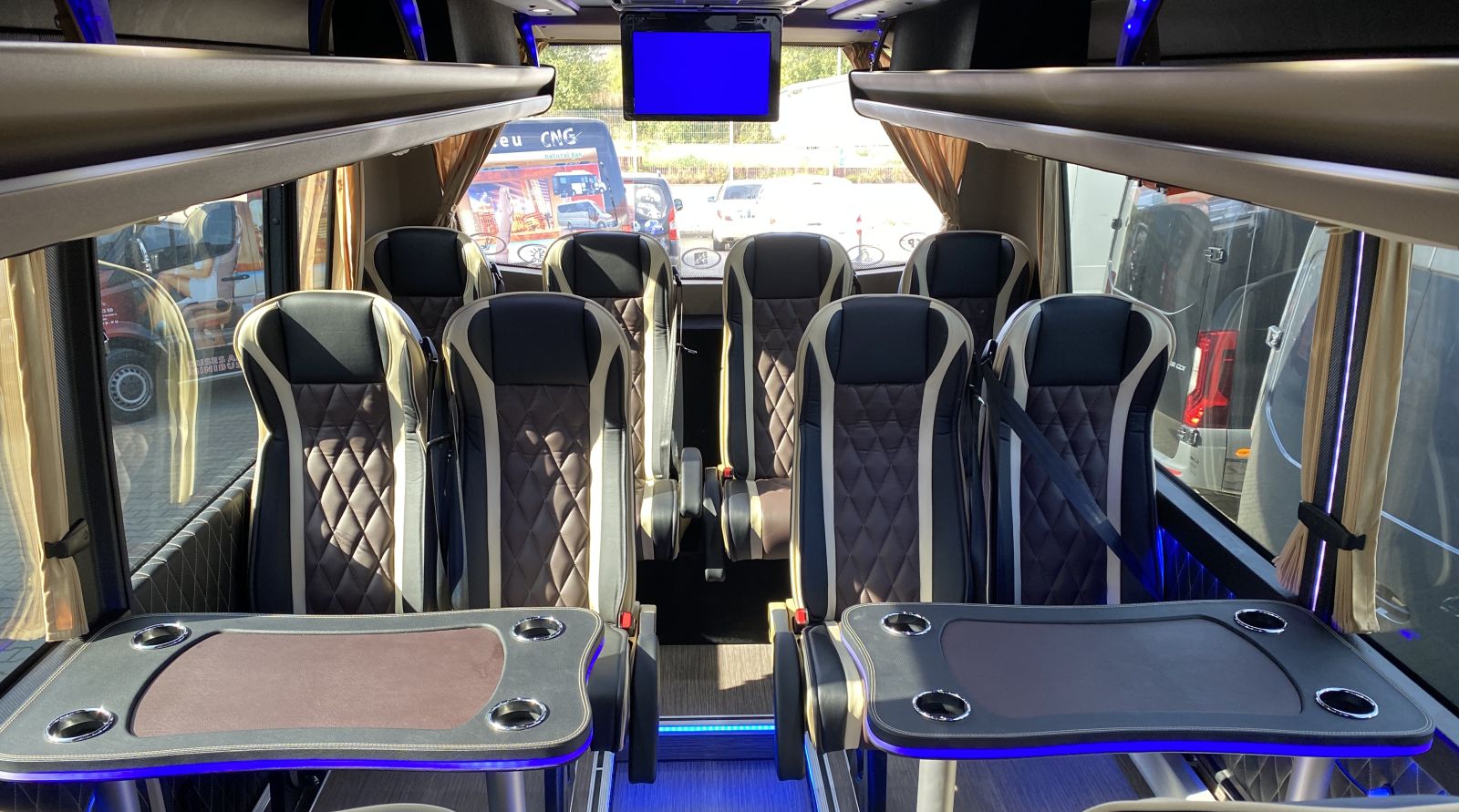 VIP Midibus Executive innen