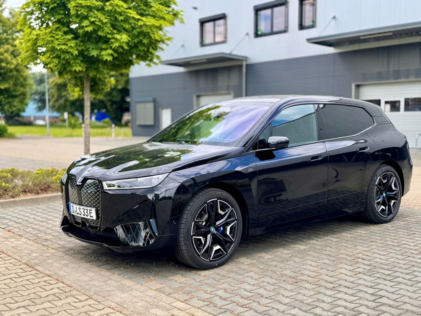BMW i7 xDrive 60 (electric) von vorne.