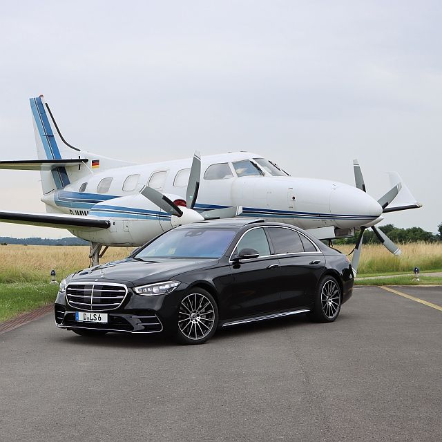 Chauffeur am Flughafen