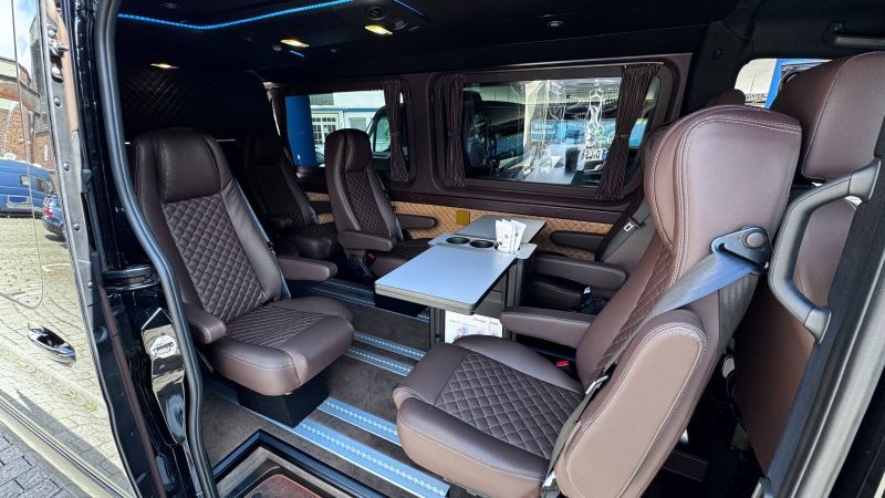 Minivan Mercedes Sprinter 2025 innen 2