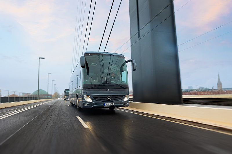 Mercedes Benz Tourismo RH von der Seite.
